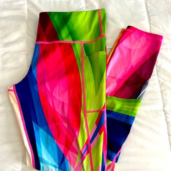 FREE TOP/ COOLOMG LEGGINGS - Picture 2 of 6